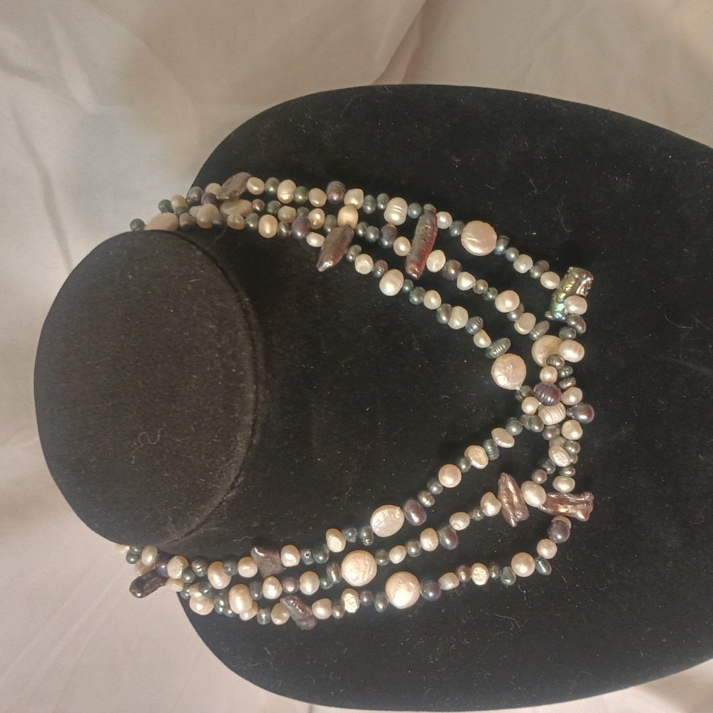 Striking Multicolor Pearl Necklace